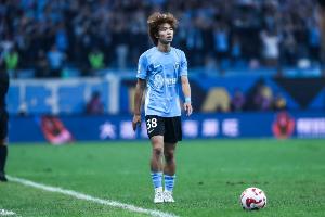 呂焯毅本場比賽有8次搶斷，刷新大連英博球員單場中超搶斷數新高