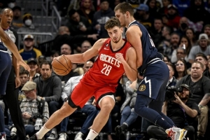 馬龍：申京現在的角色很像約基奇 他是球隊進攻的樞紐