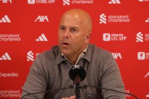 斯洛特：曼聯有這么多高水平球員卻踢長傳 我們依然創造很多機會