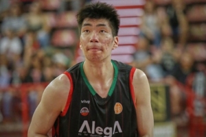 媒體人：余嘉豪現(xiàn)在打不了西乙正常 先把體能練好 折返跑要跟得上