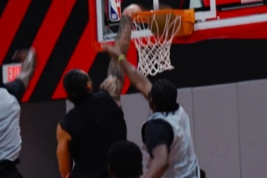 亞當斯顏扣卡佩拉+夢幻聯(lián)動申京！火箭官媒曬隊內訓練視頻