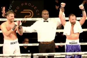 太陽報：慈善拳擊賽切爾西名宿喬迪-莫里斯擊敗熱刺名宿本特利