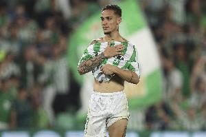 安東尼回應(yīng)被黃潛球迷扔瓶子：這種事情絕對(duì)不能再發(fā)生了