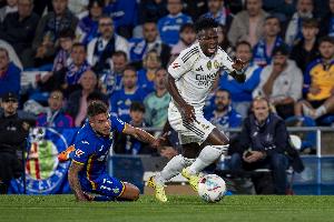 搞心態(tài)大王??維尼修斯昨晚替補(bǔ)登場(chǎng)，7分鐘內(nèi)連造對(duì)手2紅