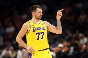 誰將輔佐東契奇？湖人揭幕戰首發陣容初現端倪 傷病成最大隱患