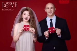 蘇超南京隊外籍主帥成南京女婿！妻子發文：愿年年相伴一切如意