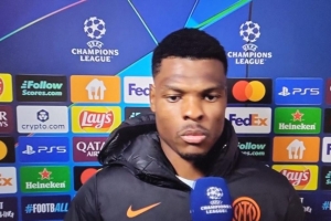 鄧弗里斯：我剛剛拿著冰袋？只是預(yù)防措施，比賽太多了