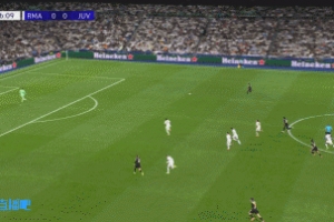 尤文連續配合反擊，卡盧盧傳中被阿森西奧解圍