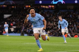 TA：10號位才是劉易斯最擅長的位置，而非此前他踢過的右后衛