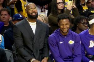 Shams：詹姆斯對本次傷病恢復(fù)將非常非常耐心 預(yù)計11月中復(fù)出首秀