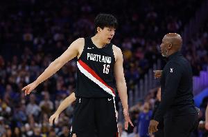 媒體人：楊瀚森首秀我認為是及格的 即便是弗拉格表現也并不優秀