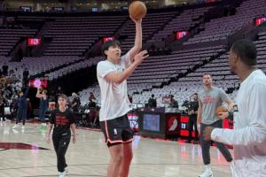 開(kāi)拓者前線記者小傅：這是一個(gè)不錯(cuò)的賽季開(kāi)局 吃一塹長(zhǎng)一智