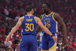 昨天鏖戰(zhàn)加時！勇士首發(fā)不變：庫里/波杰姆/巴特勒/庫明加/追夢