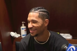 19分鐘搶14板！哈特：我知道球隊今天進攻不太穩(wěn)定 現(xiàn)在感覺酸痛