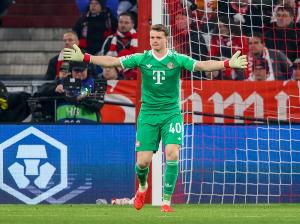 烏爾比希禁區(qū)外停球時(shí)皮球碰手臂，主裁：因?yàn)榉磸椙蜻@球沒有問題