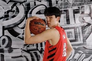 媒體人：楊瀚森只有第一節(jié)打四分鐘是很正常的 教練現(xiàn)在只想贏球