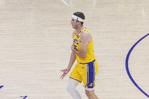 Skip：里夫斯已是巨星 卻甘愿與詹姆斯和東契奇共享球權(quán)