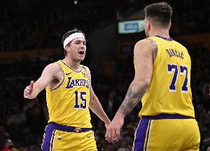 湖人開賽季四戰每場場一個40+ 東契奇49和43 里夫斯51和41