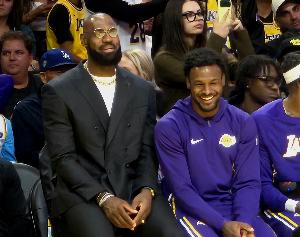 狼王：詹姆斯若還想打球主要因熱愛無關金錢 當然有報酬何樂不為