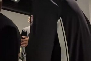 到了第四節還沒上場！現場觀眾不干了，大喊：換曾凡博！