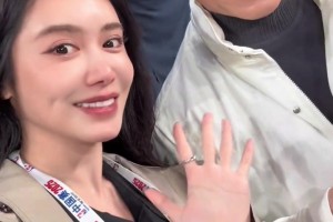 牌面啊！美娜曬NBA中國賽期間和成龍大哥的合影~