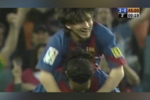 青澀！17歲梅西巴薩處子球！送出助攻的小羅背起梅西慶祝！