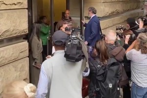 兩回事？比盧普斯周四下午離開聯(lián)邦法院 因洗錢和電信欺詐指控出庭受審