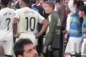 不管了！姆巴佩剛開始還拉住維尼修斯，過會兒直接加入戰斗??