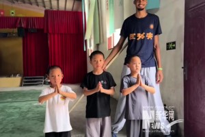 大史看到湖人今天陣容都笑了：這都什么爛陣容啊，爛到家了??