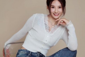 有點(diǎn)美啊！前女籃球員石一童的牛仔褲穿搭：精神小妹前來報(bào)到~