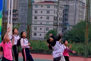 她是怎么做到全場個子最小但又這么厲害??????