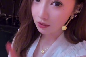 英語有進步！楊瀚森賽前熱身與助教直接交流，已經(jīng)可以擺脫翻譯了